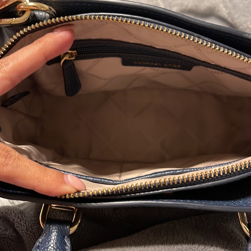 Navy medium Michael Kors purse - Picture 3 of 6